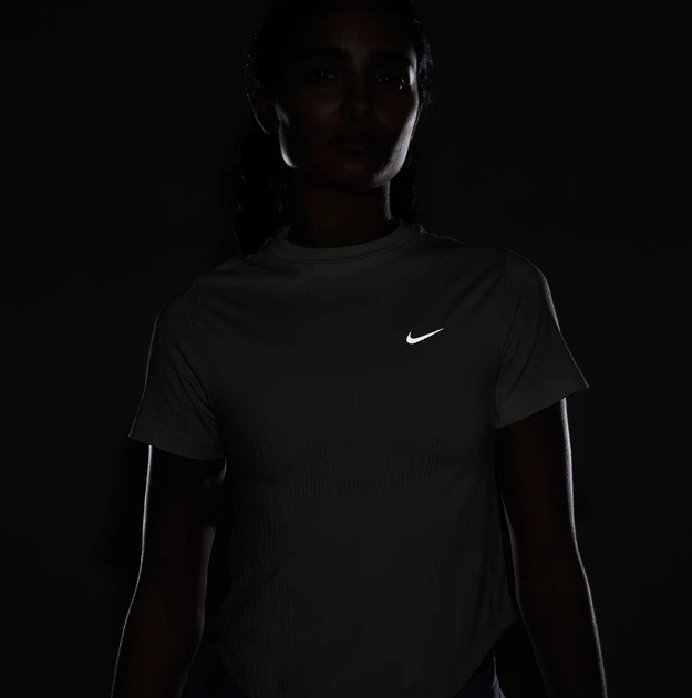 Футболка жіноча Nike W Rn Dvn Dri-Fitadv Eng Ss Tp XS Жовтий FN2581-394 - зображення 7