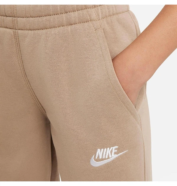 Спортивный костюм детский Nike Sportswear Club Fleece Tracksuit Beige S Бежевый FD3114-247 - Фото 3 Спортивный костюм детский Nike Sportswear Club Fleece Tracksuit Beige S Бежевый FD3114-247 - изображение 3