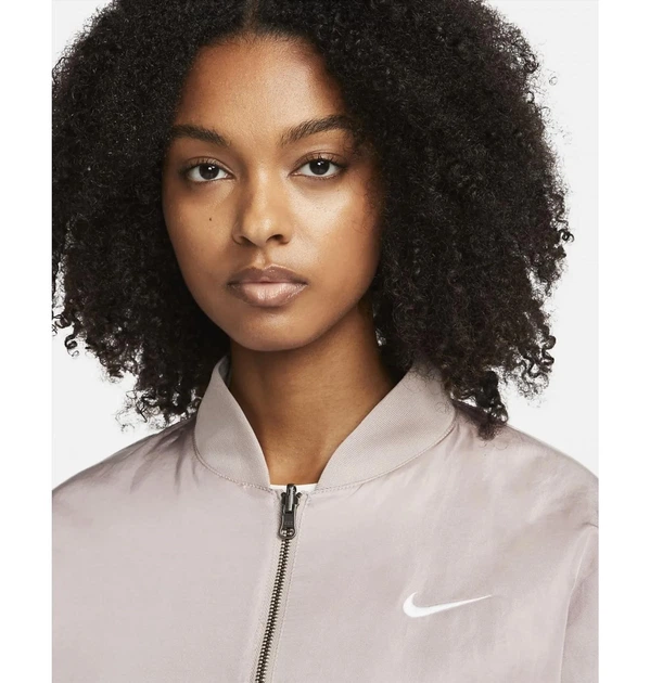 Куртка женская Nike Sportswear L DV7876-272 - Фото 4 Куртка женская Nike Sportswear L DV7876-272 - изображение 4