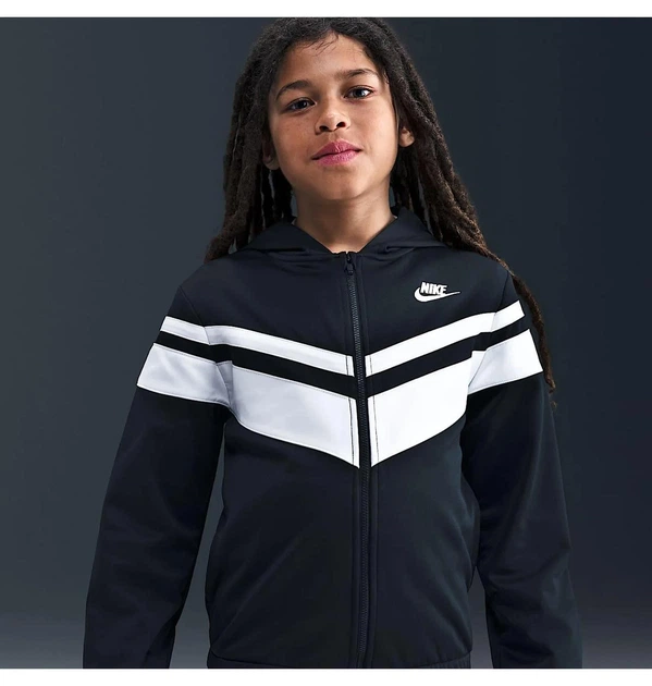 Спортивный костюм детской Nike Sportswear Black XL рост 164 см Черный HQ9316-010 - Фото 2 Спортивный костюм детской Nike Sportswear Black XL рост 164 см Черный HQ9316-010 - изображение 2