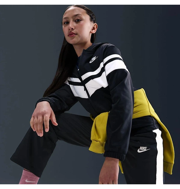 Спортивный костюм детской Nike Sportswear Black XL рост 164 см Черный HQ9316-010 - Фото 5 Спортивный костюм детской Nike Sportswear Black XL рост 164 см Черный HQ9316-010 - изображение 5