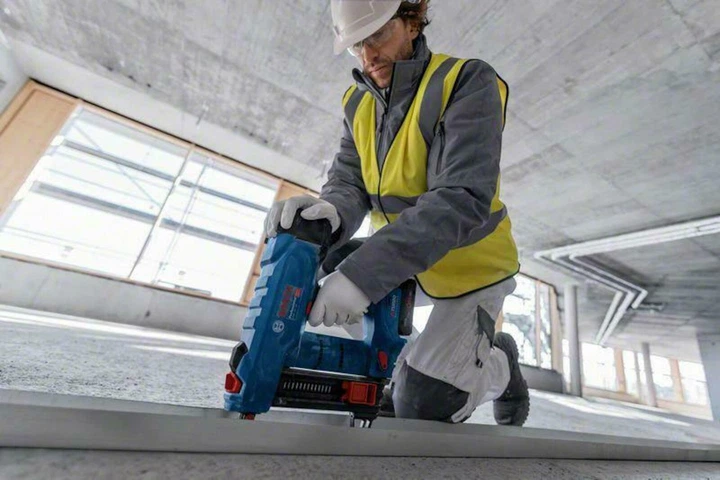 Аккумуляторный гвоздезабиватель по бетону Bosch PRO GNB 18V-38 без акб (06019L7000) - изображение 4
