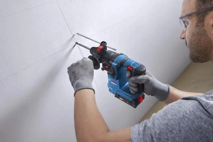 Акумуляторний перфоратор Bosch PRO GBH 18V-18 SDS-plus без акб та з/п (0611927000) - зображення 2