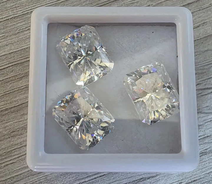 Муассанит белый радиант 3 ct 10 х 8 mm (78279) - Фото 2 Муассанит белый радиант 3 ct 10 х 8 mm (78279) - изображение 2