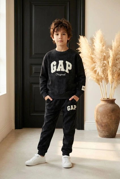Костюм на хлопчика GAP (світшот+джогери) 104-110 см чорний, варка - Фото 1 Костюм на хлопчика GAP (світшот+джогери) 104-110 см чорний, варка - зображення 1