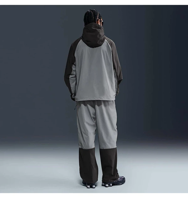 Куртка мужская Nike Sportswear Tech Woven Jacket 2XL Сірий HM7151-065 - Фото 11 Куртка мужская Nike Sportswear Tech Woven Jacket 2XL Сірий HM7151-065 - изображение 11