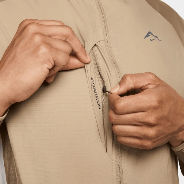 Ветровка мужская Nike Aireez Jacket L Бежевый FN4002-247 - Фото 4 Ветровка мужская Nike Aireez Jacket L Бежевый FN4002-247 - изображение 4