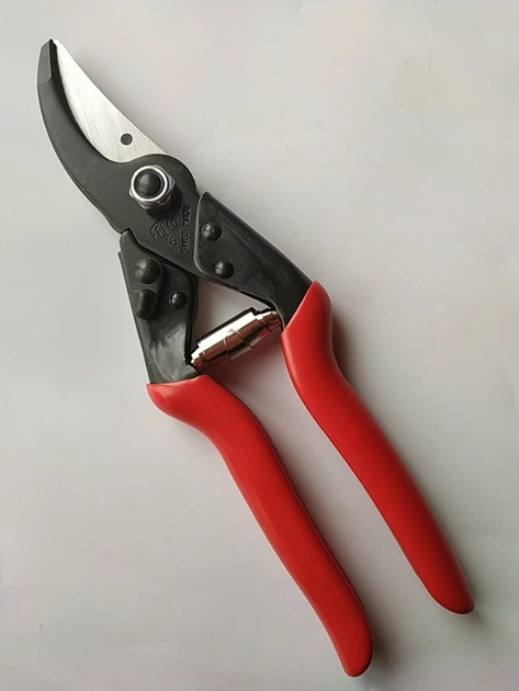 Секатор Felco 5 металеві ручки 223 мм діаметр зрізу 25 мм - Фото 1 Секатор Felco 5 металеві ручки 223 мм діаметр зрізу 25 мм - изображение 1