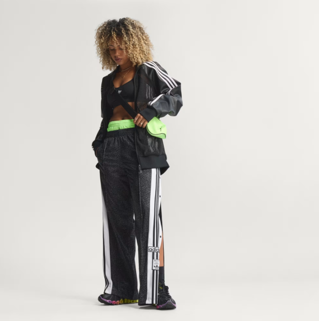 Брюки жіночі ADIDAS AOP ADI-BREAK PANTS KD2830 s, чорний/білий - Фото 2 Брюки жіночі ADIDAS AOP ADI-BREAK PANTS KD2830 s, чорний/білий - зображення 2
