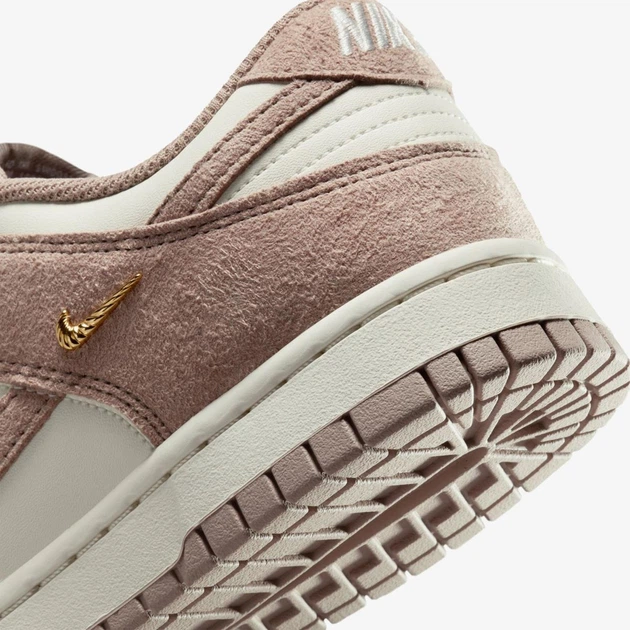 Кроссовки женские Nike Wmns Dunk Low Malt 40.5 Бежевый IB4417-105 - Фото 8 Кроссовки женские Nike Wmns Dunk Low Malt 40.5 Бежевый IB4417-105 - изображение 8