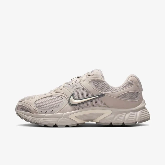 Кросівки жіночі Nike W V5 Rnr 38.5 Бежевий II6294-201 - зображення 2