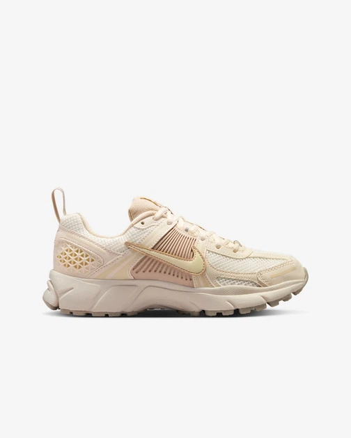 Кросівки жіночі Nike Vomero 5 Gs 37.5 Світло-кремовий HF6998-106 - Фото 3 Кросівки жіночі Nike Vomero 5 Gs 37.5 Світло-кремовий HF6998-106 - зображення 3