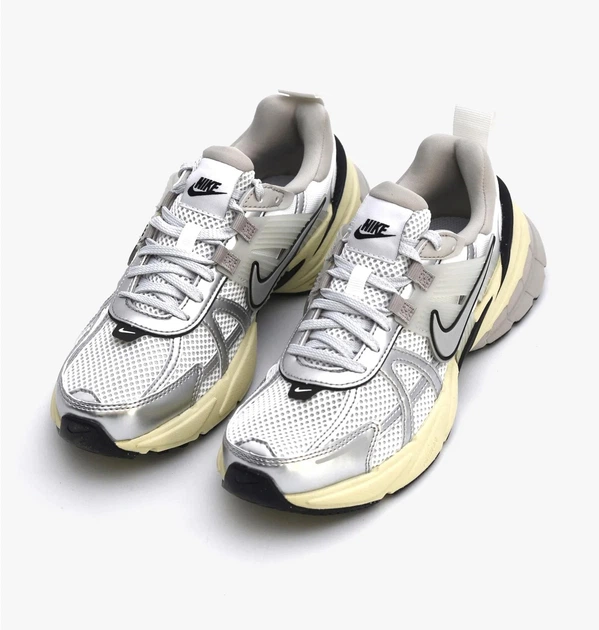 Кроссовки женские Nike Wmns V2k Run 35.5 Серый FD0736-100 - Фото 3 Кроссовки женские Nike Wmns V2k Run 35.5 Серый FD0736-100 - изображение 3
