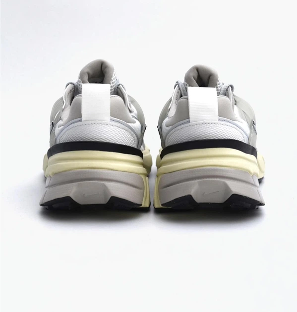 Кроссовки женские Nike Wmns V2k Run 35.5 Серый FD0736-100 - Фото 7 Кроссовки женские Nike Wmns V2k Run 35.5 Серый FD0736-100 - изображение 7