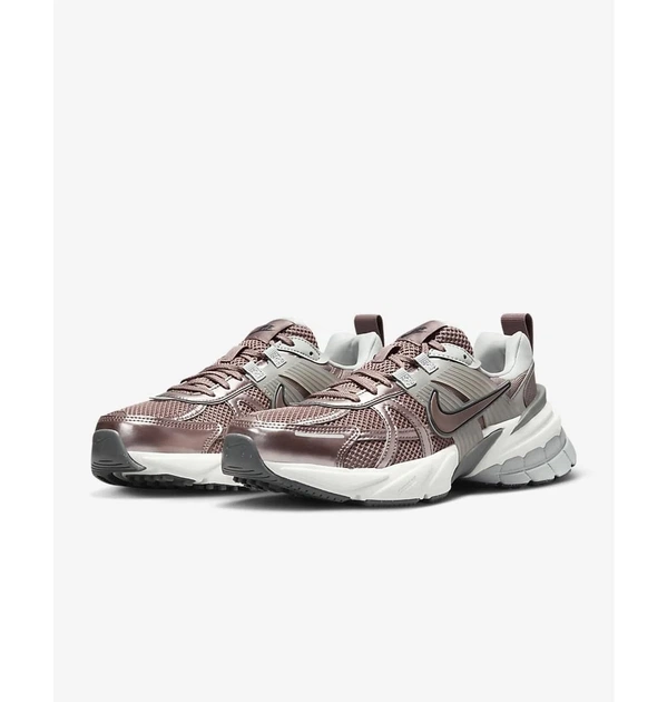 Кроссовки женские Nike V2k Run Brown 44.5 Коричневый FD0736-200 - Фото 10 Кроссовки женские Nike V2k Run Brown 44.5 Коричневый FD0736-200 - изображение 10
