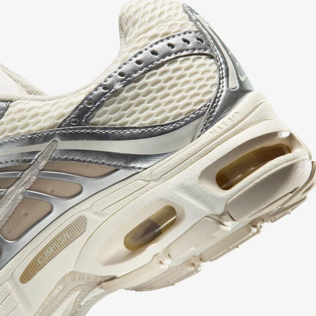 Кроссовки женские Nike Wmns Air Max Moto 2K Pale Ivory / Metallic Silver 41 Бежевый HQ2056-108 - Фото 10 Кроссовки женские Nike Wmns Air Max Moto 2K Pale Ivory / Metallic Silver 41 Бежевый HQ2056-108 - изображение 10