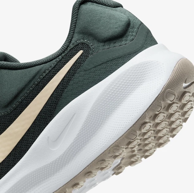 Кросівки жіночі Nike W Revolution 7 38 Темно-зелений FB2208-300 - зображення 8