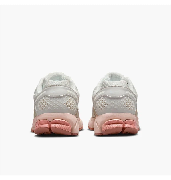 Кросівки жіночі Nike Wmns Zoom Vomero 5 37.5 Комбінований FJ2028-002 - Фото 12 Кросівки жіночі Nike Wmns Zoom Vomero 5 37.5 Комбінований FJ2028-002 - зображення 12
