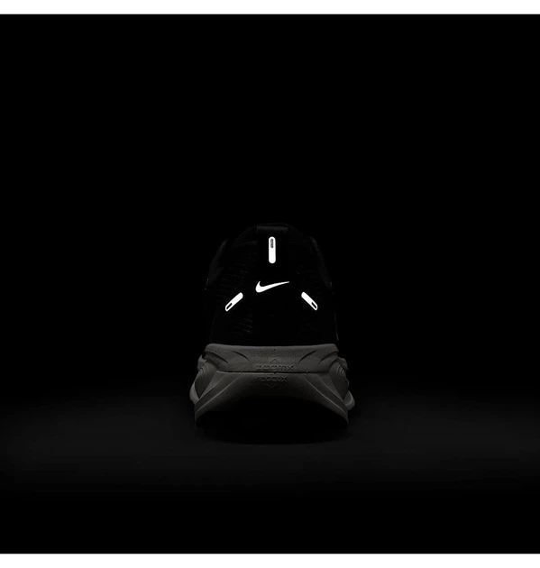 Кросівки жіночі Nike Vomero 18 Black 44 Чорний HM6804-005 - Фото 3 Кросівки жіночі Nike Vomero 18 Black 44 Чорний HM6804-005 - зображення 3