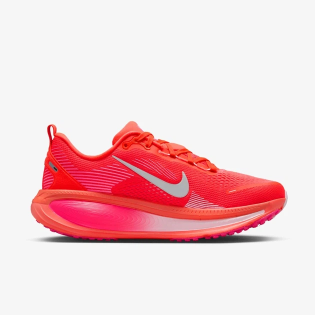 Кросівки жіночі Nike Wmns Vomero 18 Bright Crimson / Hyper Pink 37.5 HM6804-603 - Фото 1 Кросівки жіночі Nike Wmns Vomero 18 Bright Crimson / Hyper Pink 37.5 HM6804-603 - зображення 1