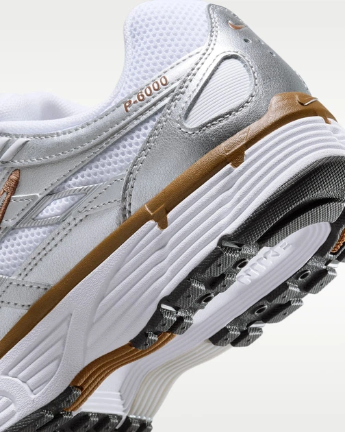 Кросівки унісекс Nike P-6000 44.5 Сріблястий BV1021-109 - Фото 8 Кросівки унісекс Nike P-6000 44.5 Сріблястий BV1021-109 - зображення 8