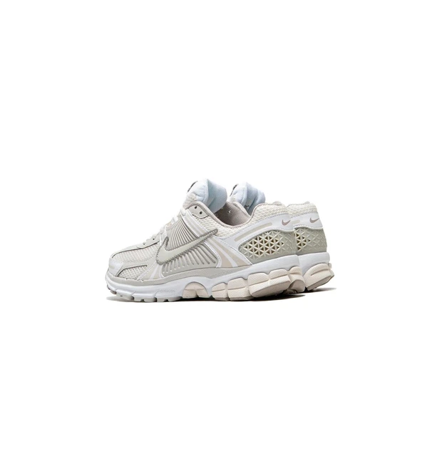 Кросівки жіночі Nike Zoom Vomero 5 Grey 36.5 Сірий FJ2028-107 - Фото 3 Кросівки жіночі Nike Zoom Vomero 5 Grey 36.5 Сірий FJ2028-107 - зображення 3