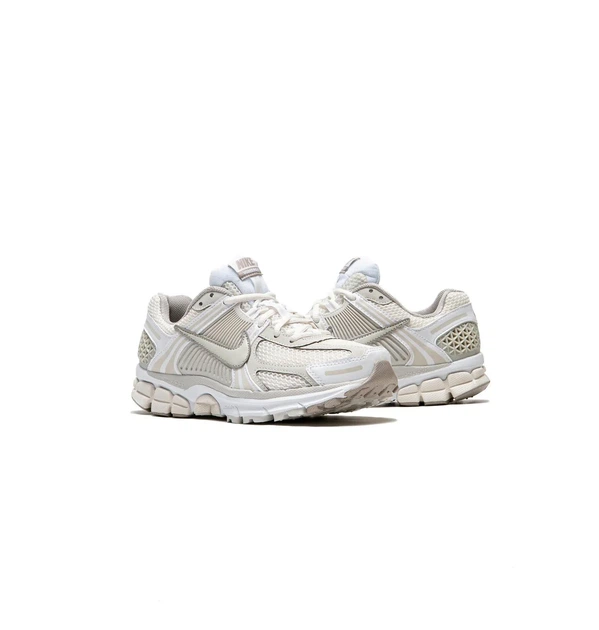 Кросівки жіночі Nike Zoom Vomero 5 Grey 36.5 Сірий FJ2028-107 - Фото 4 Кросівки жіночі Nike Zoom Vomero 5 Grey 36.5 Сірий FJ2028-107 - зображення 4