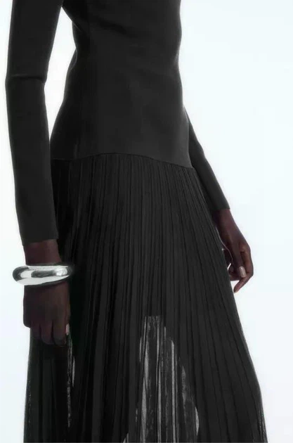 Сукня жіноча COS pleated knitted turtleneck maxi dress 1203905001 S Чорний - Фото 5 Сукня жіноча COS pleated knitted turtleneck maxi dress 1203905001 S Чорний - изображение 5