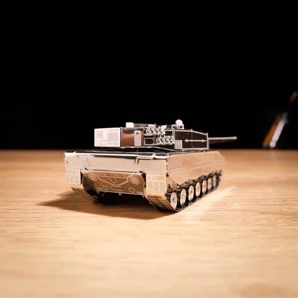 Металевий конструктор Metal Time Leopard 2 MT079 колекційна модель танка - зображення 2
