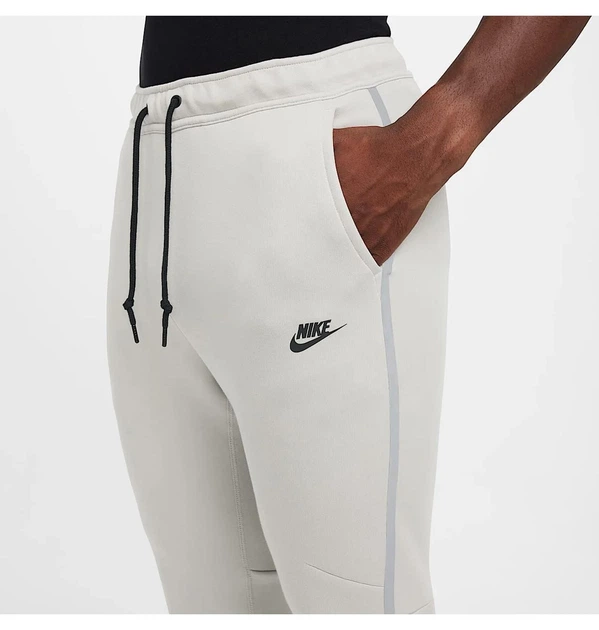 Брюки мужские Nike Tech Fleece Reflective Grey S Серый HQ3747-014 - Фото 3 Брюки мужские Nike Tech Fleece Reflective Grey S Серый HQ3747-014 - изображение 3