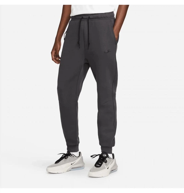 Брюки чоловічі Nike Tech Fleece S Чорний FB8002-060 - Фото 2 Брюки чоловічі Nike Tech Fleece S Чорний FB8002-060 - зображення 2