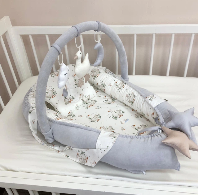 Кокон гнездышко для новорожденных Carus Textile гуси 70*35 серый - Фото 3 Кокон гнездышко для новорожденных Carus Textile гуси 70*35 серый - изображение 3