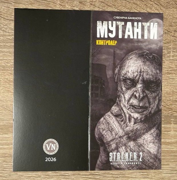 №1 Контролер S.T.A.L.K.E.R. 2 : Серія мутанти 100 гривень 2026 рік сувенірна банкнота з колекційною карткою СТАЛКЕР - зображення 3
