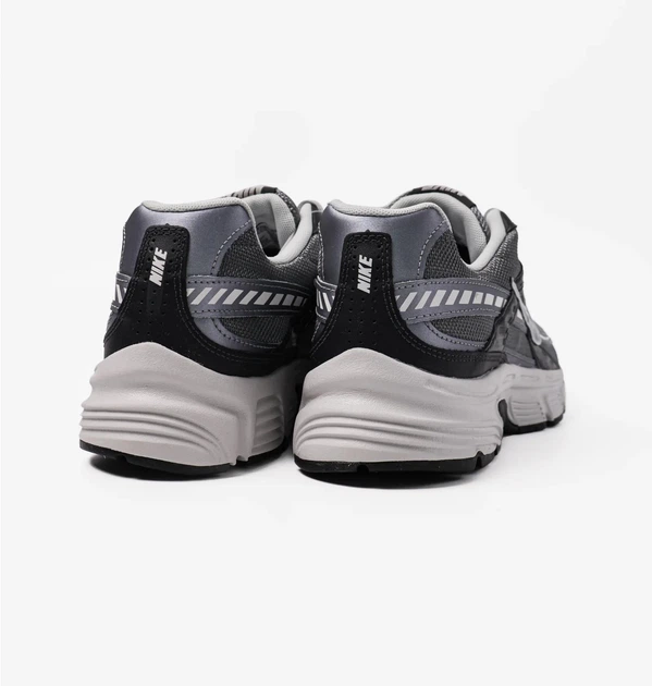 Кросівки чоловічі Nike Initiator 42.5 Срібний IB3083-001 - Фото 6 Кросівки чоловічі Nike Initiator 42.5 Срібний IB3083-001 - зображення 6