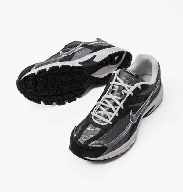 Кросівки чоловічі Nike Initiator 42.5 Срібний IB3083-001 - Фото 7 Кросівки чоловічі Nike Initiator 42.5 Срібний IB3083-001 - зображення 7