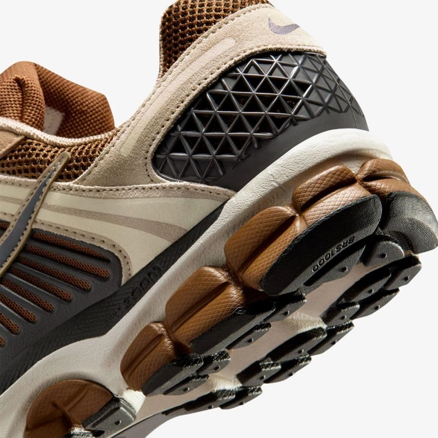 Кроссовки мужские Nike Zoom Vomero 5 40 Коричневый HF1553-202 - Фото 8 Кроссовки мужские Nike Zoom Vomero 5 40 Коричневый HF1553-202 - изображение 8
