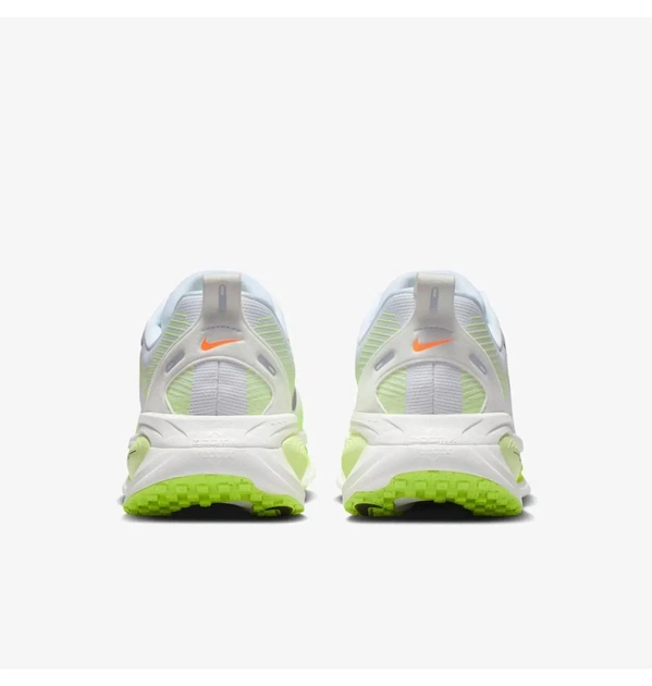 Кросівки чоловічі Nike Vomero 18 White 43 Білий HM6803-120 - Фото 6 Кросівки чоловічі Nike Vomero 18 White 43 Білий HM6803-120 - зображення 6