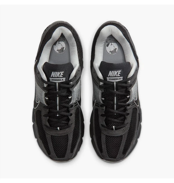 Кроссовки унисекс Nike Zoom Vomero 5 Black 46 Черный HF1553-006 - Фото 4 Кроссовки унисекс Nike Zoom Vomero 5 Black 46 Черный HF1553-006 - изображение 4