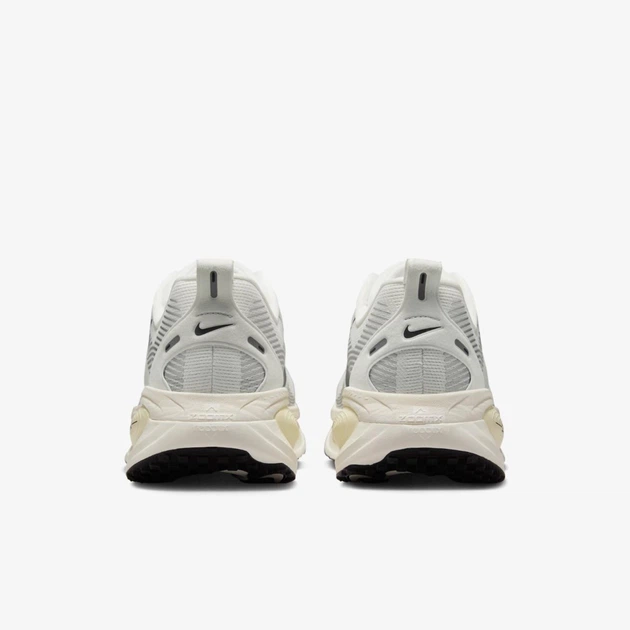Кросівки чоловічі Nike Vomero 18 Coconut Milk 41 Кремовий HM6803-101 - Фото 9 Кросівки чоловічі Nike Vomero 18 Coconut Milk 41 Кремовий HM6803-101 - зображення 9