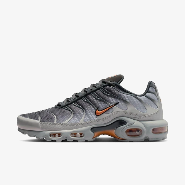 Кросівки чоловічі Nike Air Max Plus 42.5 Сірий DM0032-037 - Фото 1 Кросівки чоловічі Nike Air Max Plus 42.5 Сірий DM0032-037 - зображення 1