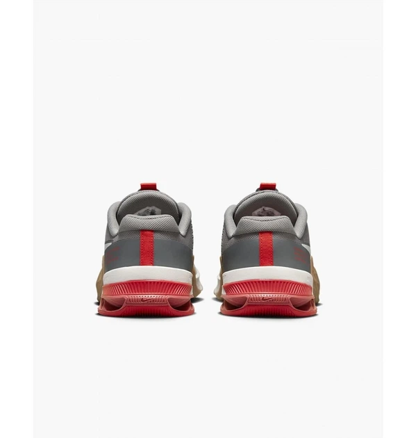 Кроссовки мужские Nike Metcon 8 38.5 Серый DO9328-005 - изображение 8