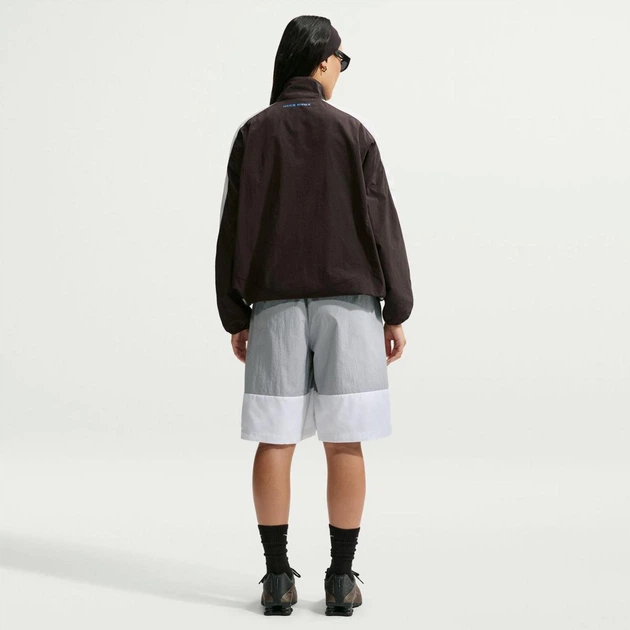 Ветровка женская Nike W Shox Wvn Jkt M Коричневая IO8380-220 - Фото 2 Ветровка женская Nike W Shox Wvn Jkt M Коричневая IO8380-220 - изображение 2