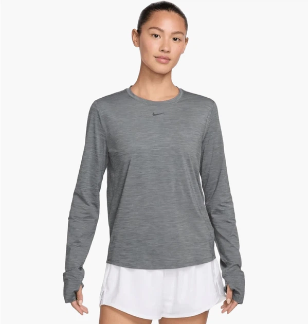 Спортивная кофта женская Nike One Grey XS Серая FN2801-084 - Фото 1 Спортивная кофта женская Nike One Grey XS Серая FN2801-084 - изображение 1