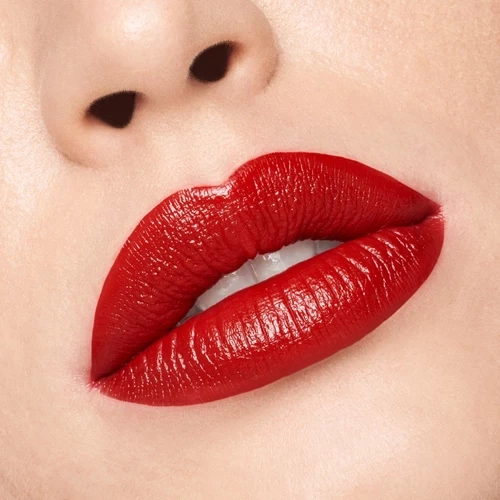 L'Oreal Paris Color Riche Помада для губ № 300 "Le Rouge Paris" - Фото 4 L'Oreal Paris Color Riche Помада для губ № 300 "Le Rouge Paris" - зображення 4