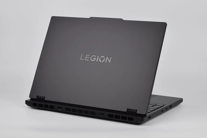 Игровой ноутбук Lenovo Legion 5 15AHP10 Ryzen 7 260 / 16GB / 1TB / RTX 5060 / 15.3" WUXGA IPS 165Hz / Win11 - Фото 7 Игровой ноутбук Lenovo Legion 5 15AHP10 Ryzen 7 260 / 16GB / 1TB / RTX 5060 / 15.3" WUXGA IPS 165Hz / Win11 - изображение 7