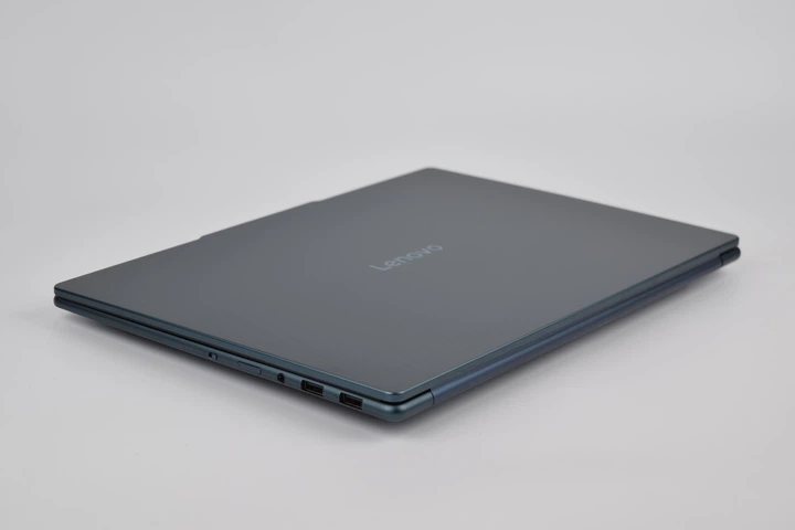 Ультрабук Lenovo Yoga Pro 7 14ASP10 Ryzen AI 9 365 / 32GB / 1TB / AMD Radeon 880M / 14.5" 3K OLED 90Hz / Win11 Ноутбук - Refurbished - изображение 3