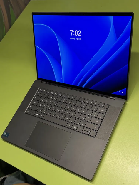 Мобильная рабочая станция Dell Precision 5690 / 16" (3840x2400) OLED Touch / Intel Core Ultra 9 185H (16 (22) ядра по 1.8 - 5.1 GHz) / 64 GB DDR5 / 512 GB SSD / nVidia RTX 2000 Ada, 8 GB GDDR6, 128-bit / WebCam / TouchID б/у - Фото 3 Мобильная рабочая станция Dell Precision 5690 / 16" (3840x2400) OLED Touch / Intel Core Ultra 9 185H (16 (22) ядра по 1.8 - 5.1 GHz) / 64 GB DDR5 / 512 GB SSD / nVidia RTX 2000 Ada, 8 GB GDDR6, 128-bit / WebCam / TouchID б/у - изображение 3
