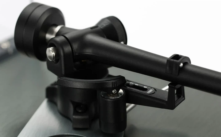 Програвач вінілових платівок Rega Planar 3 ECO Special Brushed Metal - изображение 5