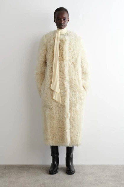 Хутряне пальто COS collarless shearling coat 1306826001 XS Бежевий - Фото 1 Хутряне пальто COS collarless shearling coat 1306826001 XS Бежевий - изображение 1