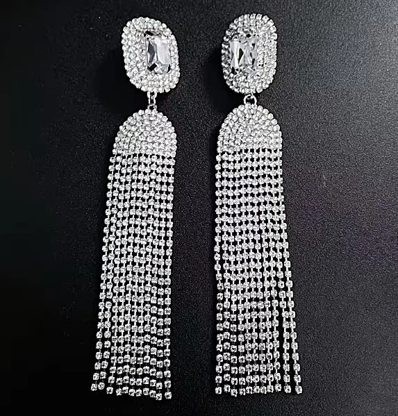 Жіночі сережки вечірня біжутерія Довгі 13 см jewelry сріблясті - Фото 6 Жіночі сережки вечірня біжутерія Довгі 13 см jewelry сріблясті - зображення 6